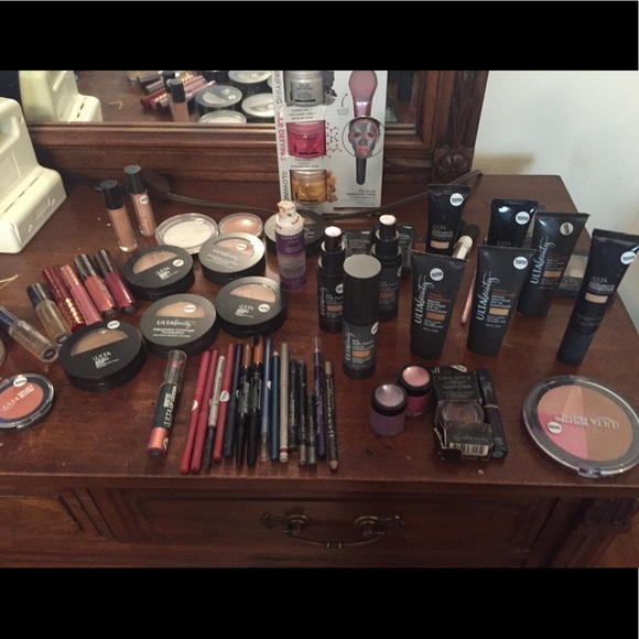 Makeup & SkinCare Bundle - Picture 1 of 8